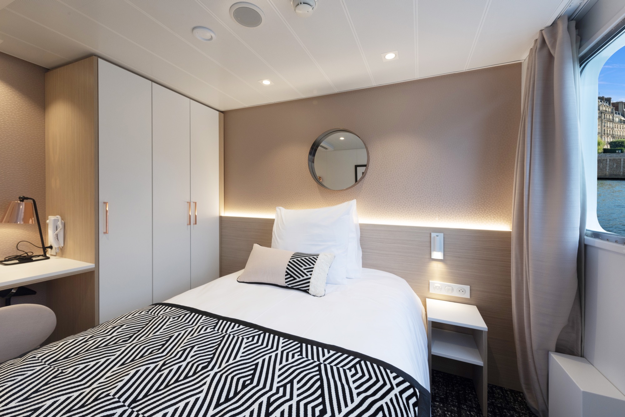 CroisiEurope MS Renoir Single Cabin 2.jpg
